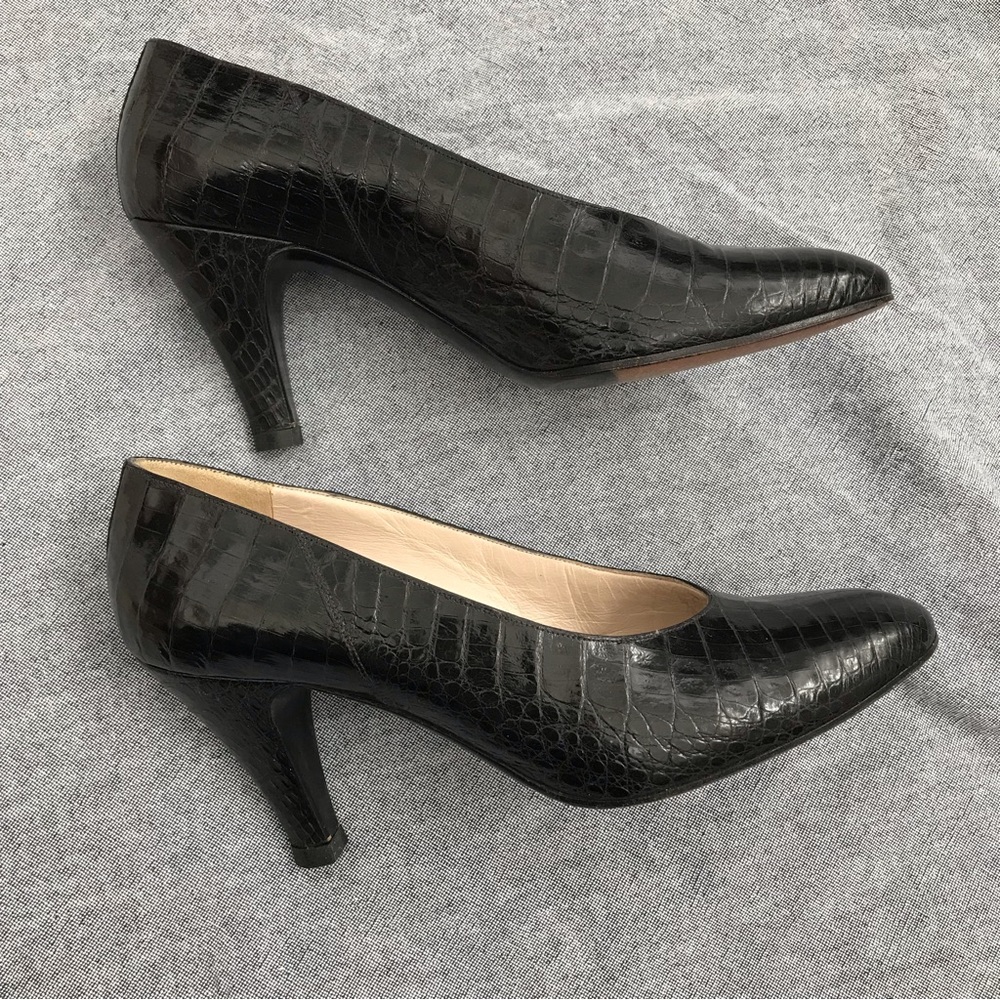 CHANEL Vintage classic black crocodile pumps